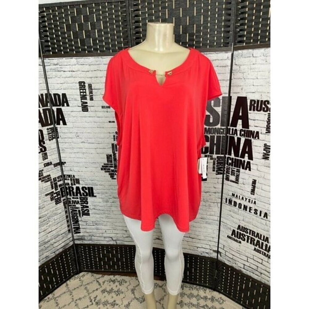 Carmen Marc Valvo Plus 3X Coral Split Neck Metal Chain Detail Sleeveless Top